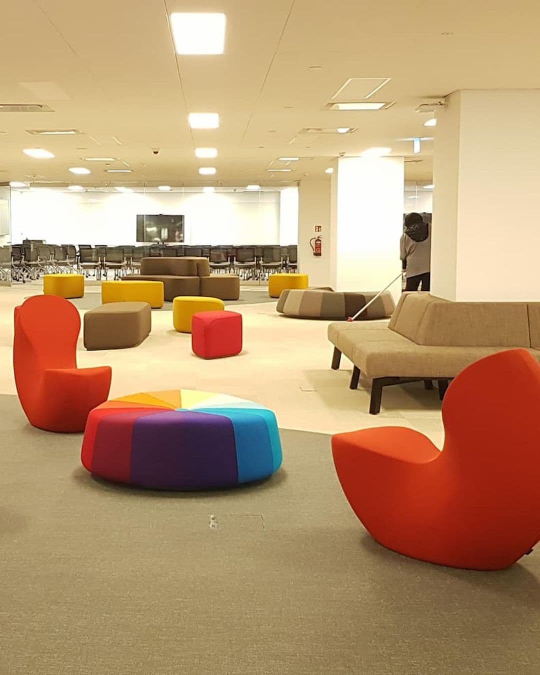 NUS Central Library – Modern, Youthful Academic Environment Colorful modern sofas and glass-walled conference rooms inside NUS Central Library